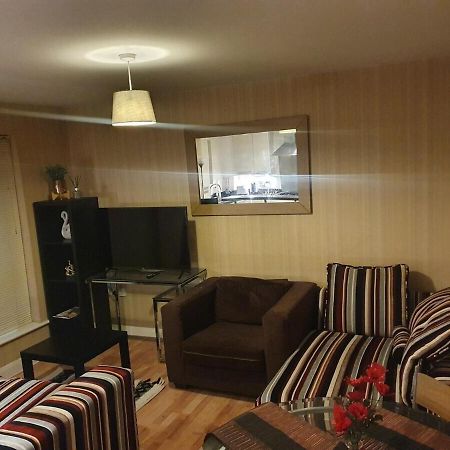 Two Bedroom Apartment, Free Parking, Close To Uclan And Free Wifi Preston  Kültér fotó