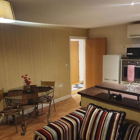 Two Bedroom Apartment, Free Parking, Close To Uclan And Free Wifi Preston  Kültér fotó