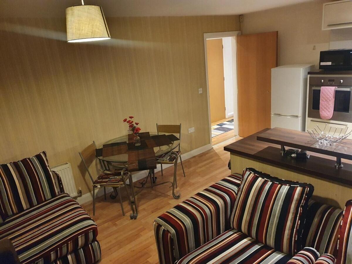 Two Bedroom Apartment, Free Parking, Close To Uclan And Free Wifi Preston  Kültér fotó