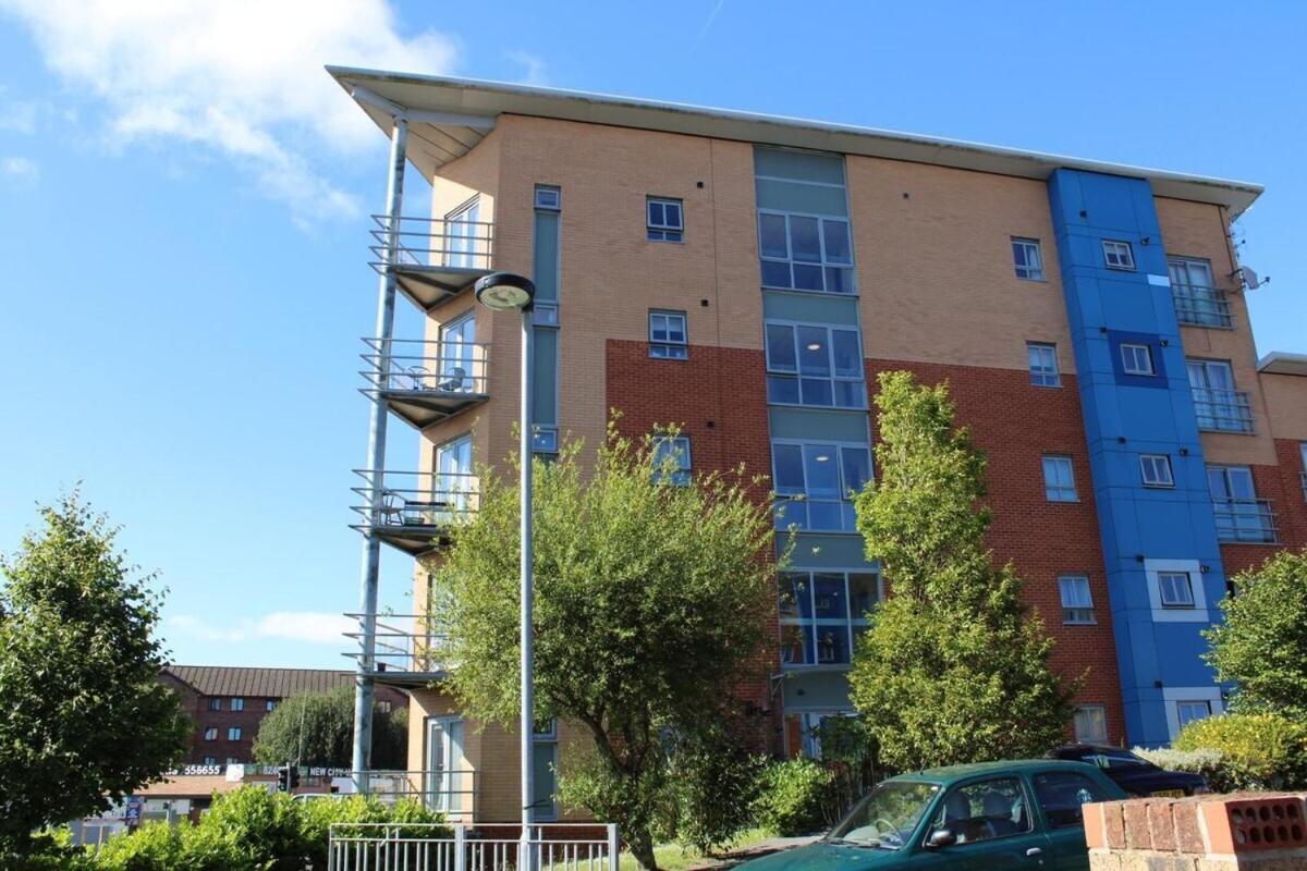 Two Bedroom Apartment, Free Parking, Close To Uclan And Free Wifi Preston  Kültér fotó