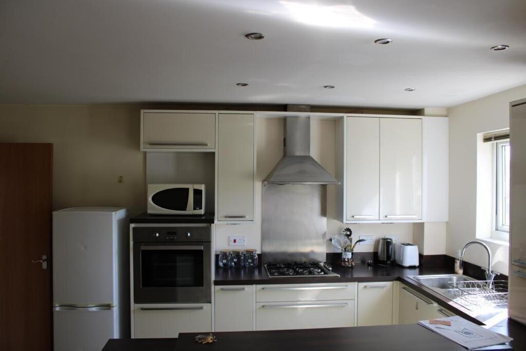 Two Bedroom Apartment, Free Parking, Close To Uclan And Free Wifi Preston  Kültér fotó