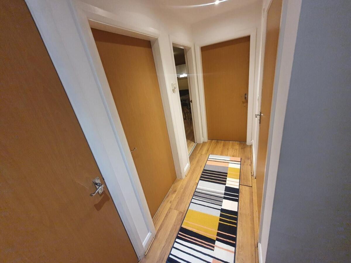 Two Bedroom Apartment, Free Parking, Close To Uclan And Free Wifi Preston  Kültér fotó