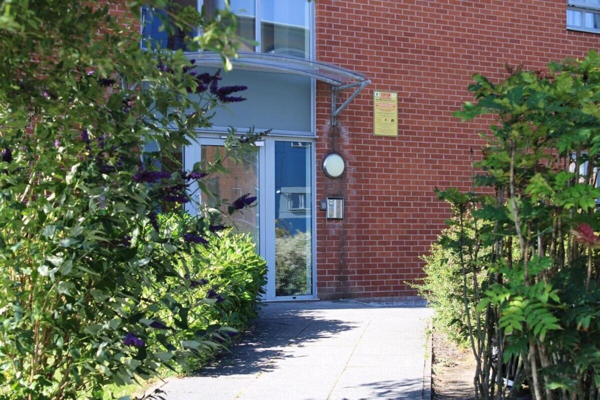 Two Bedroom Apartment, Free Parking, Close To Uclan And Free Wifi Preston  Kültér fotó