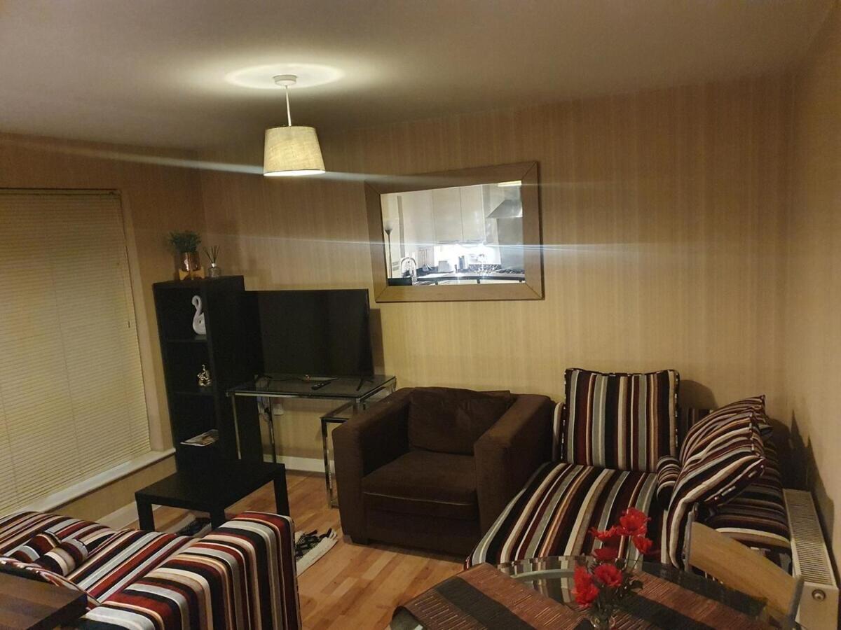 Two Bedroom Apartment, Free Parking, Close To Uclan And Free Wifi Preston  Kültér fotó