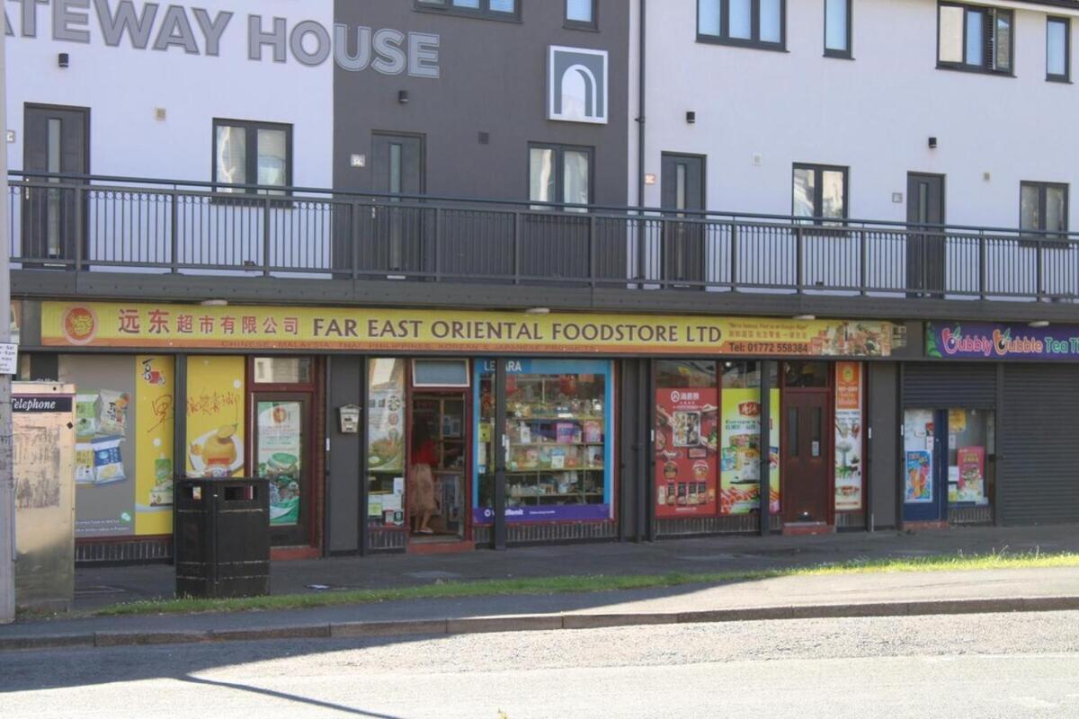 Two Bedroom Apartment, Free Parking, Close To Uclan And Free Wifi Preston  Kültér fotó