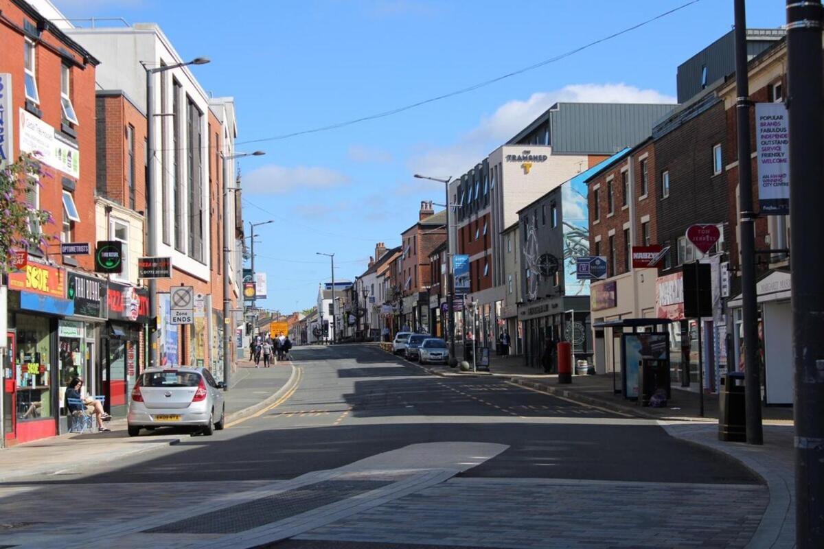 Two Bedroom Apartment, Free Parking, Close To Uclan And Free Wifi Preston  Kültér fotó