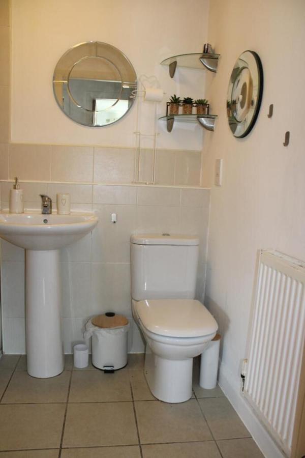Two Bedroom Apartment, Free Parking, Close To Uclan And Free Wifi Preston  Kültér fotó