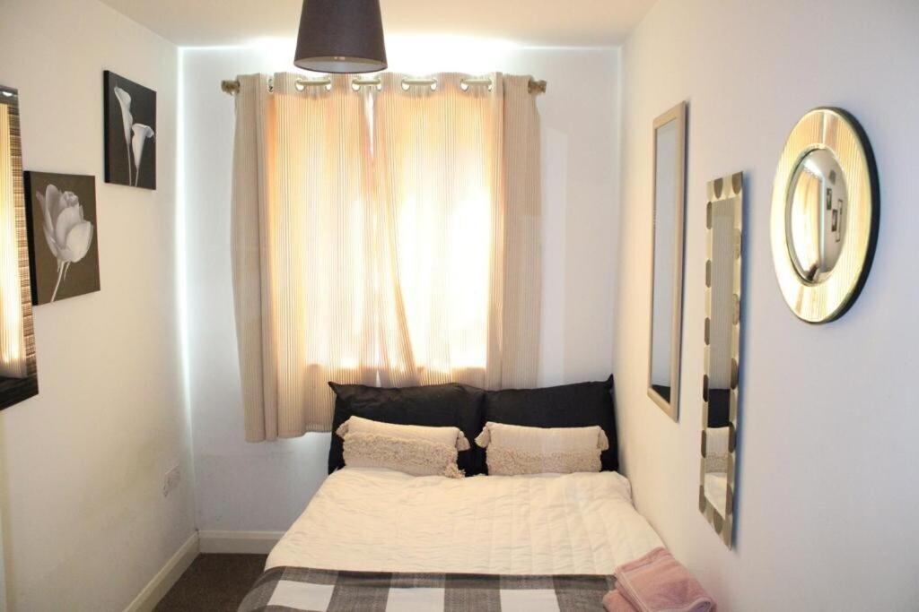 Two Bedroom Apartment, Free Parking, Close To Uclan And Free Wifi Preston  Kültér fotó