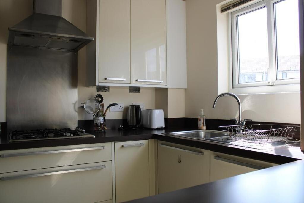 Two Bedroom Apartment, Free Parking, Close To Uclan And Free Wifi Preston  Kültér fotó