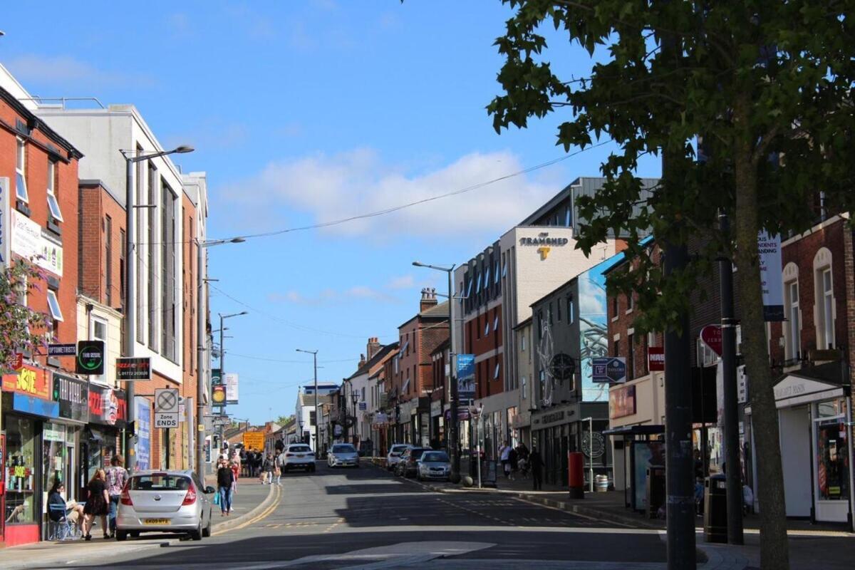Two Bedroom Apartment, Free Parking, Close To Uclan And Free Wifi Preston  Kültér fotó