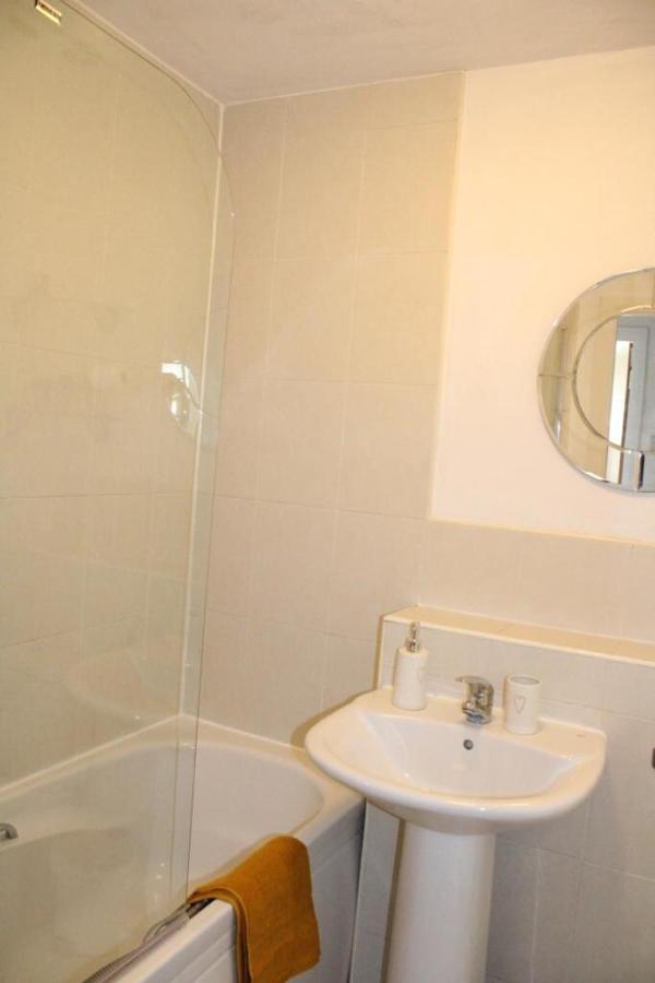 Two Bedroom Apartment, Free Parking, Close To Uclan And Free Wifi Preston  Kültér fotó