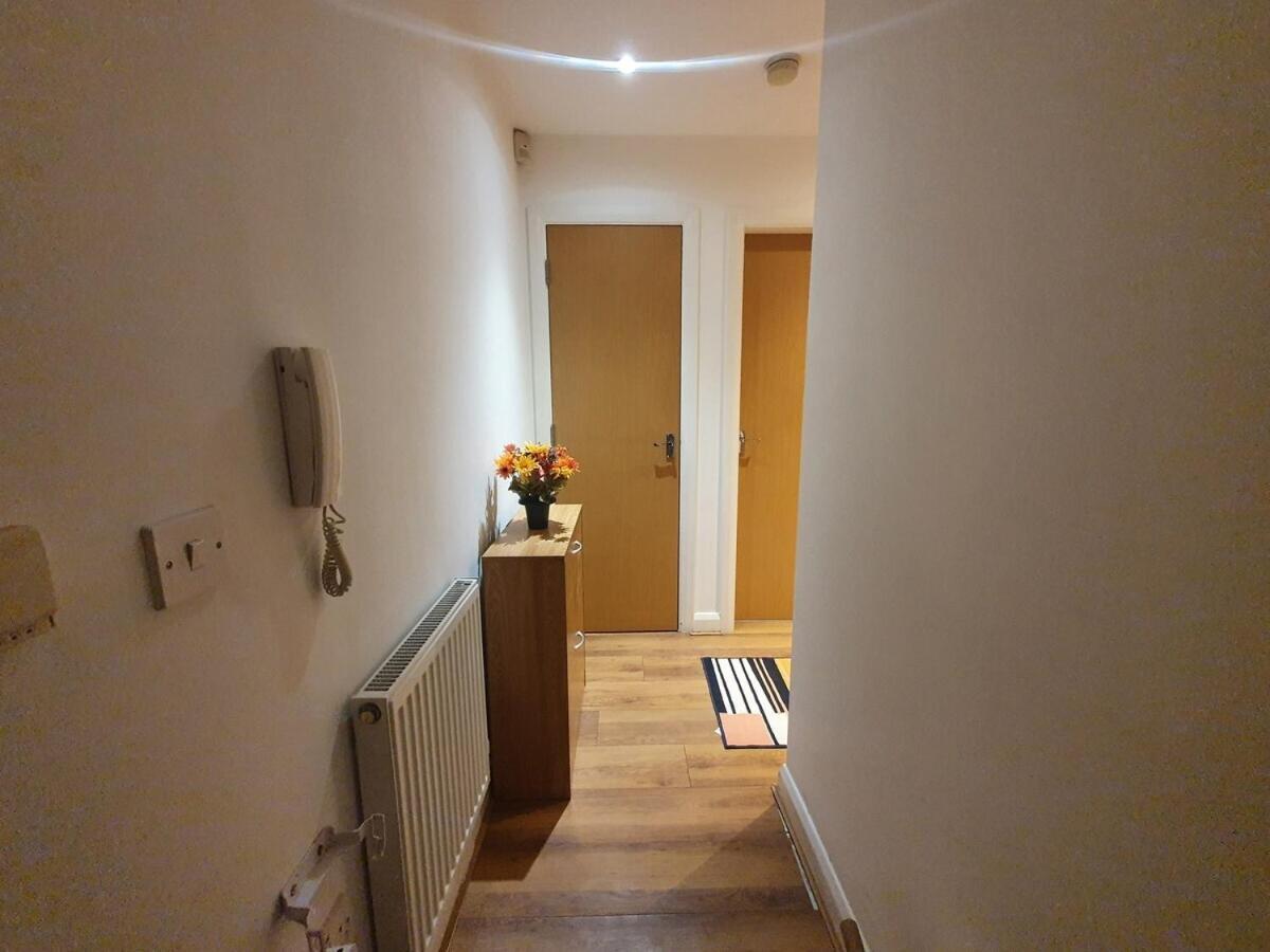 Two Bedroom Apartment, Free Parking, Close To Uclan And Free Wifi Preston  Kültér fotó