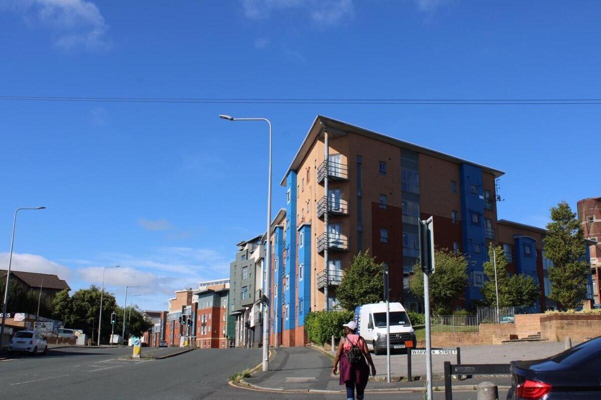 Two Bedroom Apartment, Free Parking, Close To Uclan And Free Wifi Preston  Kültér fotó